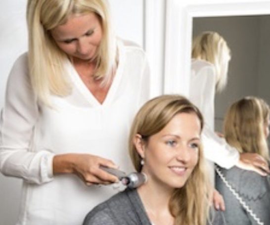 Patientin in den Praxisräumen